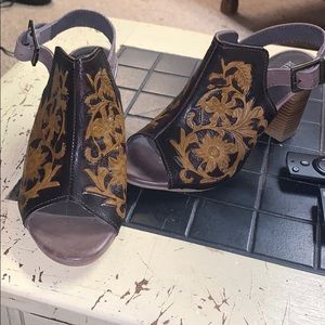 Women’s roper heels